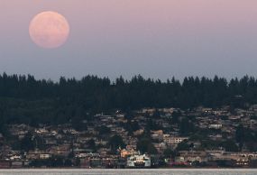 Super Moon over Edmonds WA, USA. August 10, 2014